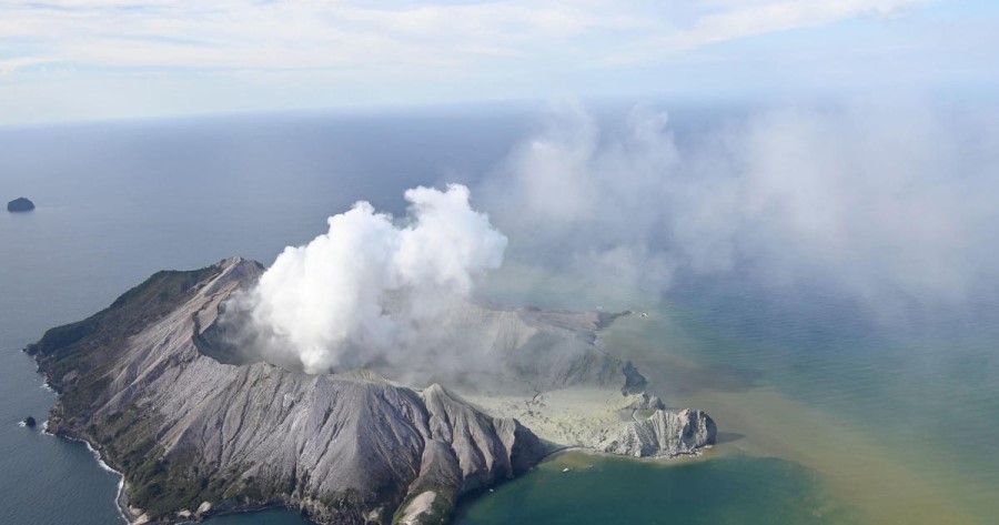 Hundreds of People Flee From the Erupted Volcano in Java