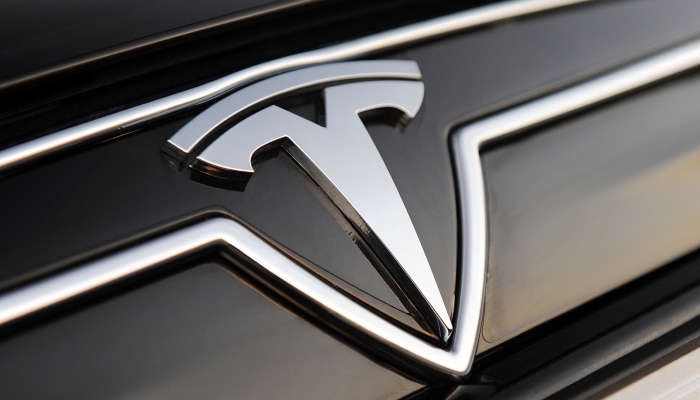 Gaming While Driving Results in Tesla Government Investigation